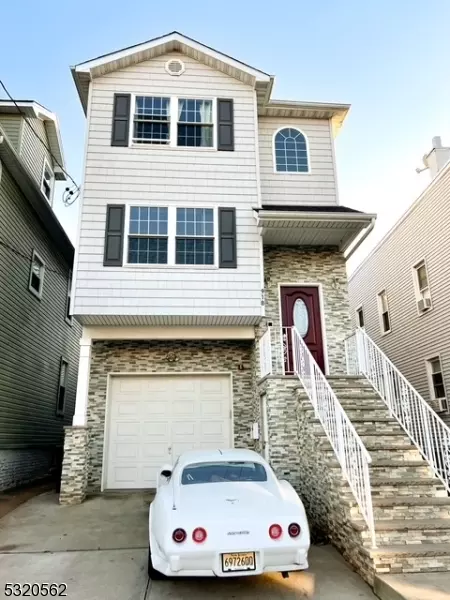 918 South St, Elizabeth, NJ 07202