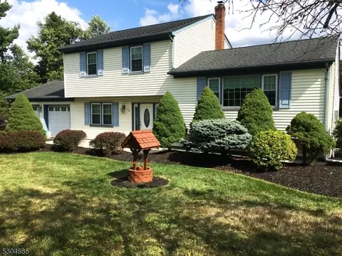 28 Deerhill Rd, Somerville, NJ 08876