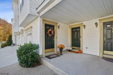 10 Caroline Foster Ct, Morristown, NJ 07960