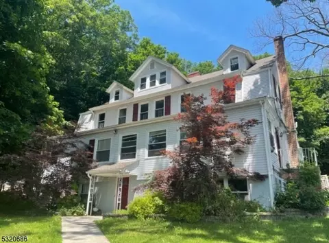 20 Mcgregor Ave, Mount Arlington, NJ 07856