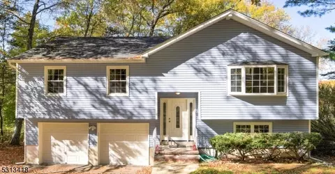 35 Scenic Dr, Hamburg, NJ 07419