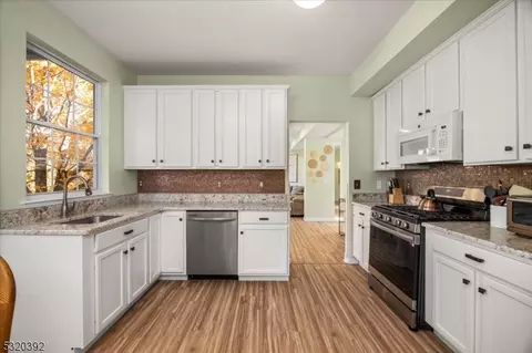 418 Homestead Ct, Stewartsville, NJ 08886