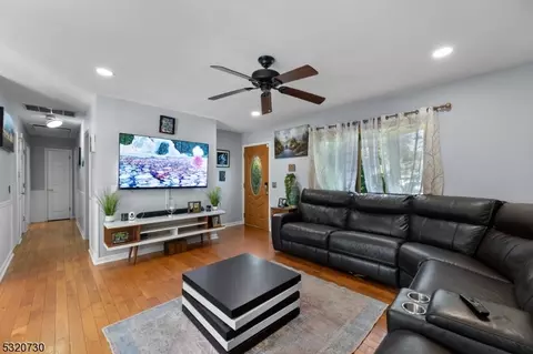 130 3rd St, Middlesex, NJ 08846 photo 4