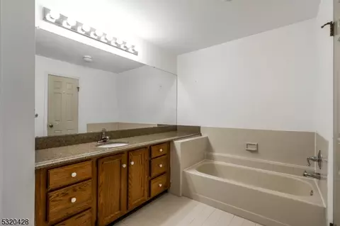9 Eton Ct, Bedminster, NJ 07921 photo 20