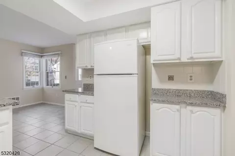 9 Eton Ct, Bedminster, NJ 07921 photo 5