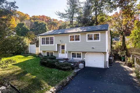 6 Sand Hill Rd, Stanhope, NJ 07874