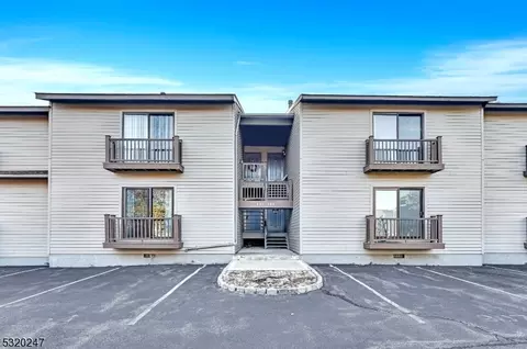 905 Spruce Hills Dr #905, Glen Gardner, NJ 08826