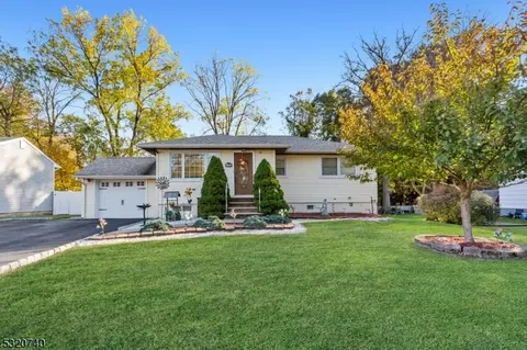 17 Stylon Rd, Wayne, NJ 07470