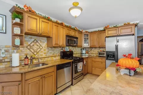 17 Stylon Rd, Wayne, NJ 07470 photo 13