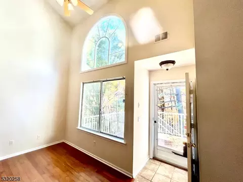 31 Encampment Dr, Bedminster, NJ 07921