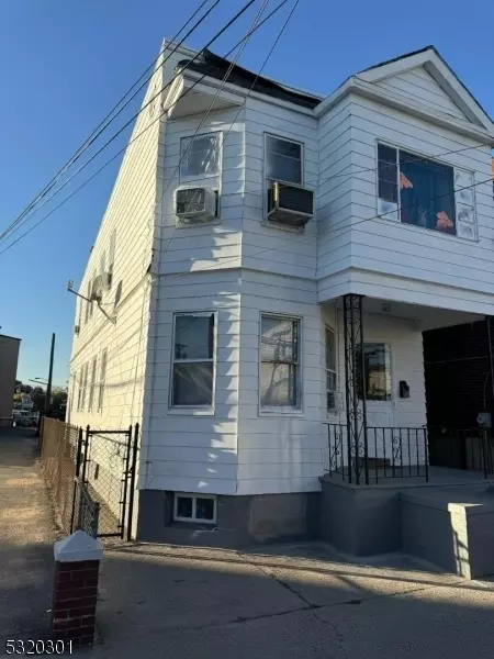 542 N 11th St, Newark, NJ 07107