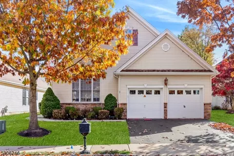3 Stryker Rd, Franklin Twp, NJ 08873