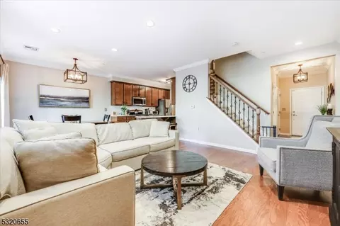 503 Lopez Ln, Morris Plains, NJ 07950