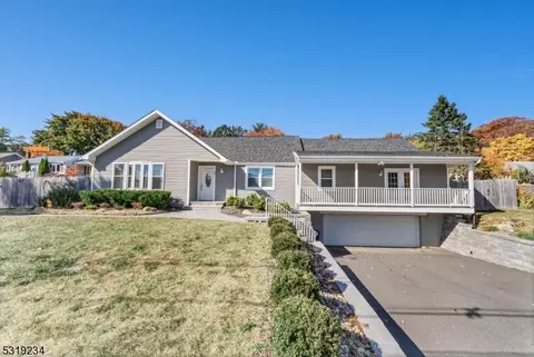 30 S Hillside Ave, Roxbury Twp, NJ 07876