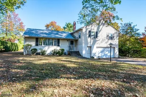 28 Buchanan Rd, Metuchen, NJ 08840