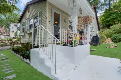 8 Madison Trl, Hopatcong, NJ 07843