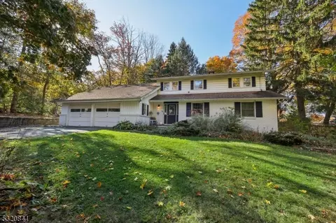10 Weir Pl, Ringwood, NJ 07456