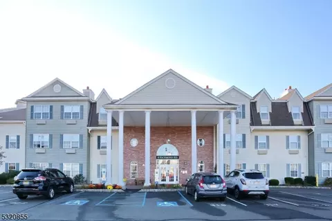 6221 Richmond Rd #221, West Milford, NJ 07480