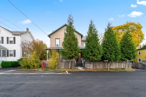 11 Center St, High Bridge, NJ 08829