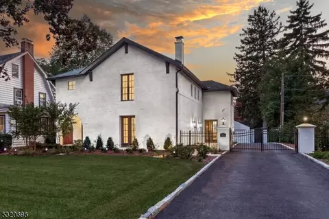 37 Georgian Rd, Morristown, NJ 07960