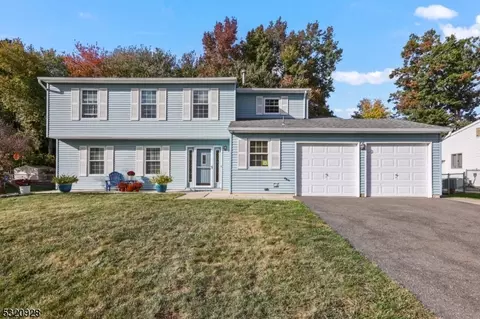 14 Cherry Bend Dr, Howell Twp, NJ 07731