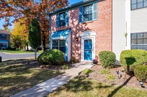 9 Kirby Ln, Franklin Twp, NJ 08823
