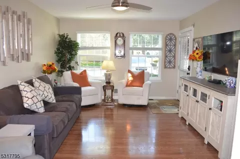 37 Hanover Sq # E, Middlesex, NJ 08846 photo 5