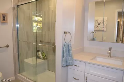 37 Hanover Sq # E, Middlesex, NJ 08846 photo 12