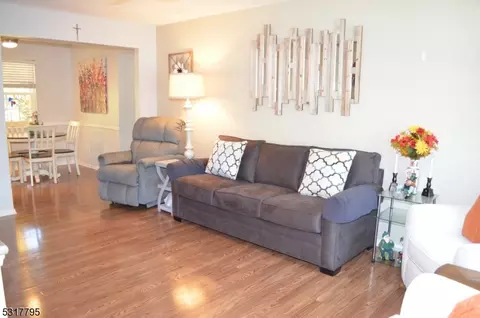 37 Hanover Sq # E, Middlesex, NJ 08846 photo 6