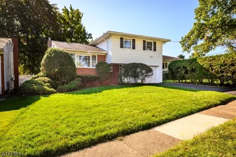 488 Ragland Dr, Roselle Park, NJ 07204