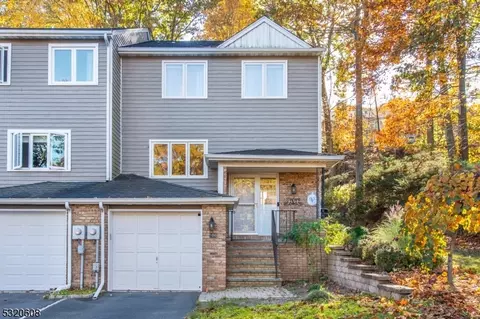100 Stockton Ct, Morris Plains, NJ 07950