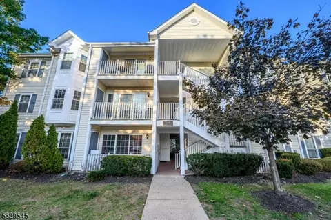 37 Dartmouth Way, North Brunswick Twp, NJ 08902