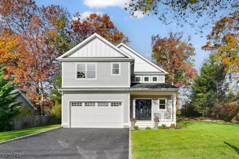 49 Wellington Rd, Livingston, NJ 07039