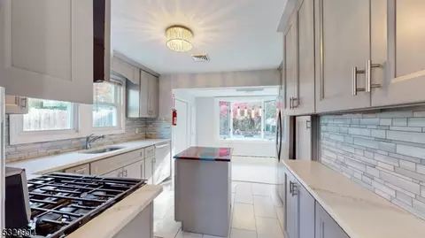 8 Cayuga Trl, Wayne, NJ 07470 photo 5