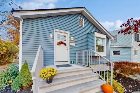 8 Cayuga Trl, Wayne, NJ 07470 photo 2