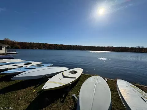 8 Cayuga Trl, Wayne, NJ 07470 photo 28