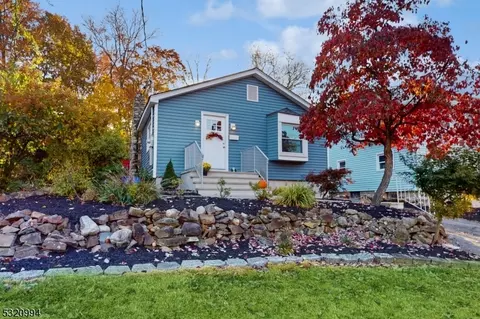 8 Cayuga Trl, Wayne, NJ 07470