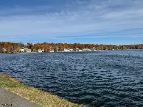 8 Cayuga Trl, Wayne, NJ 07470 photo 32