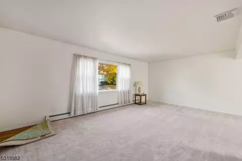 33 Crescent Rd, Wanaque, NJ 07465 photo 4