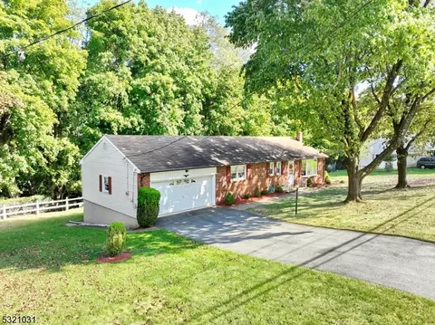 194 Emeline Dr, Hawthorne, NJ 07506