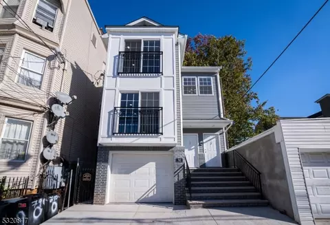 792 S 18th St #3, Newark, NJ 07103