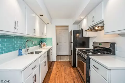15 Kensington Rd # H, Chatham Twp, NJ 07928