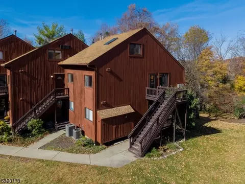 20 Augusta Dr #2, Vernon, NJ 07462