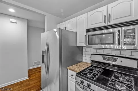 108 Berry St, Hackensack, NJ 07601 photo 4