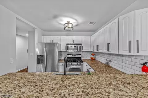 108 Berry St, Hackensack, NJ 07601 photo 3