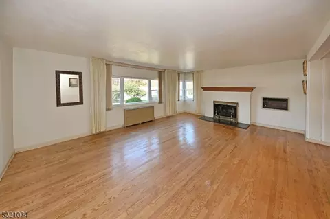 80 Forest Ave, Paramus, NJ 07652 photo 10