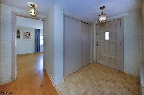 80 Forest Ave, Paramus, NJ 07652 photo 9