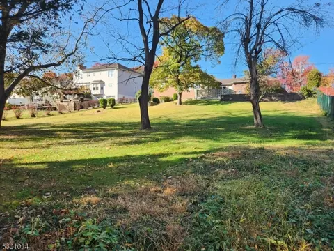 80 Forest Ave, Paramus, NJ 07652 photo 6