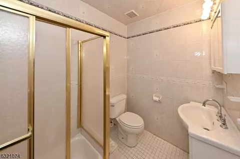 80 Forest Ave, Paramus, NJ 07652 photo 23