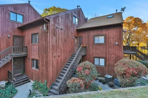 4 Steamboat Dr #4, Vernon, NJ 07462